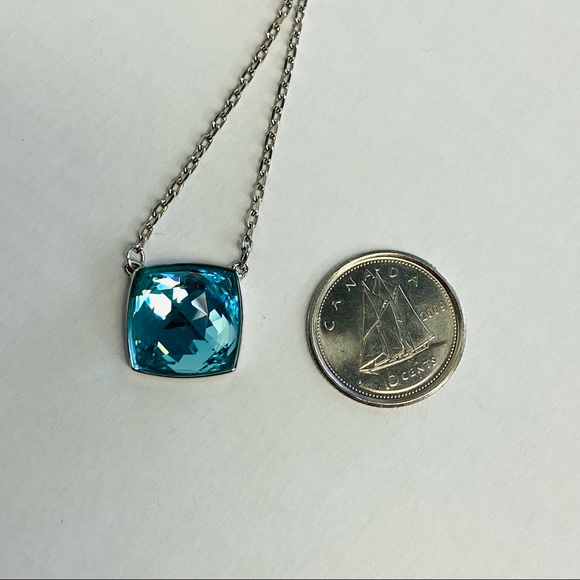 Swarovski Crystal Aqua Blue Square pendant Silver Tempo Necklace - No Box - Picture 6 of 7